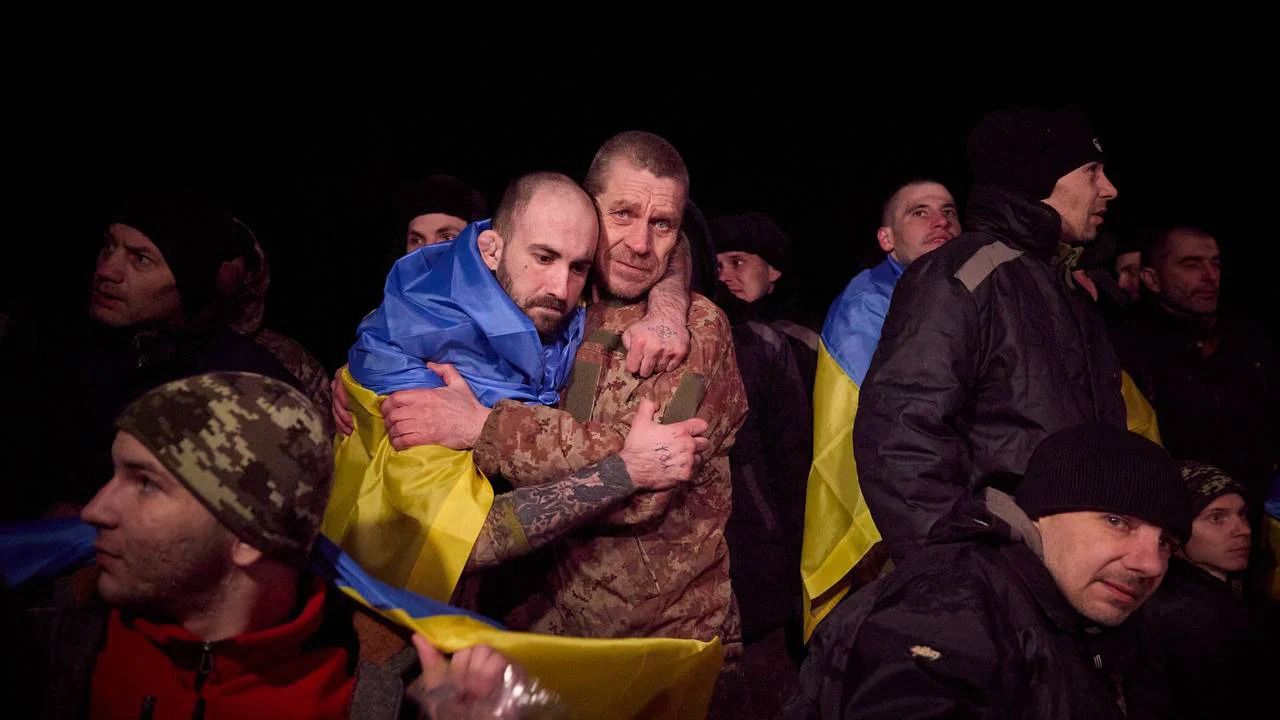 Не были дома почти 2 года: среди освобожденных из плена – защитники ЧАЭС - 24 Канал Не были дома почти 2 года: среди освобожденных из плена – защитники ЧАЭС - 24 Канал