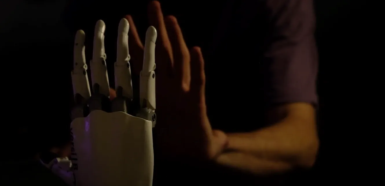 Протез дозволяє розрізняти гаряче і холодне Протез дозволяє розрізняти гаряче і холодне