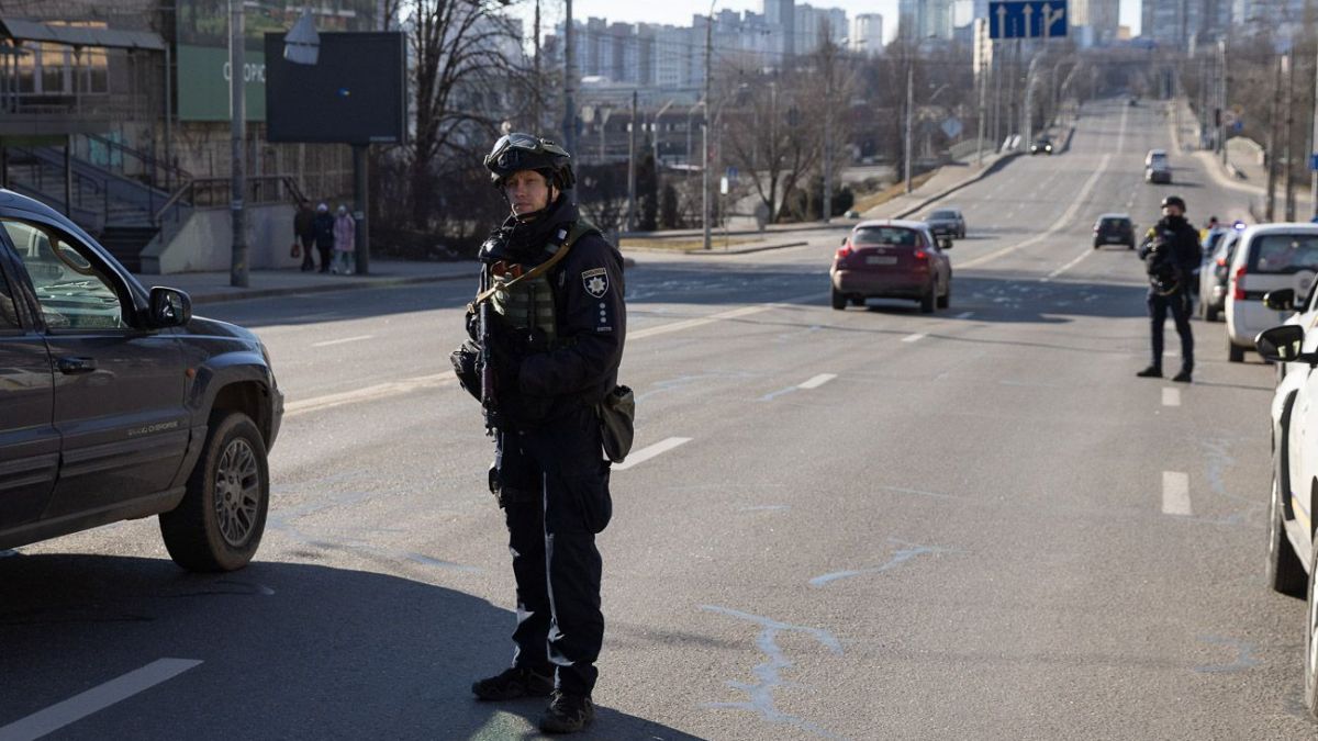 Участились случаи выдачи повесток на блокпостах: кто и как имеет право их вручать - 24 Канал Участились случаи выдачи повесток на блокпостах: кто и как имеет право их вручать - 24 Канал