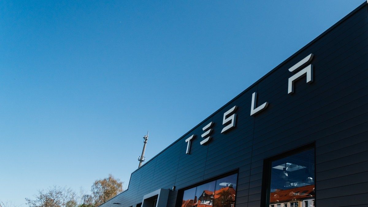Tesla погіршила прогнозні показники дальності пробігу своїх машин Tesla погіршила прогнозні показники дальності пробігу своїх машин