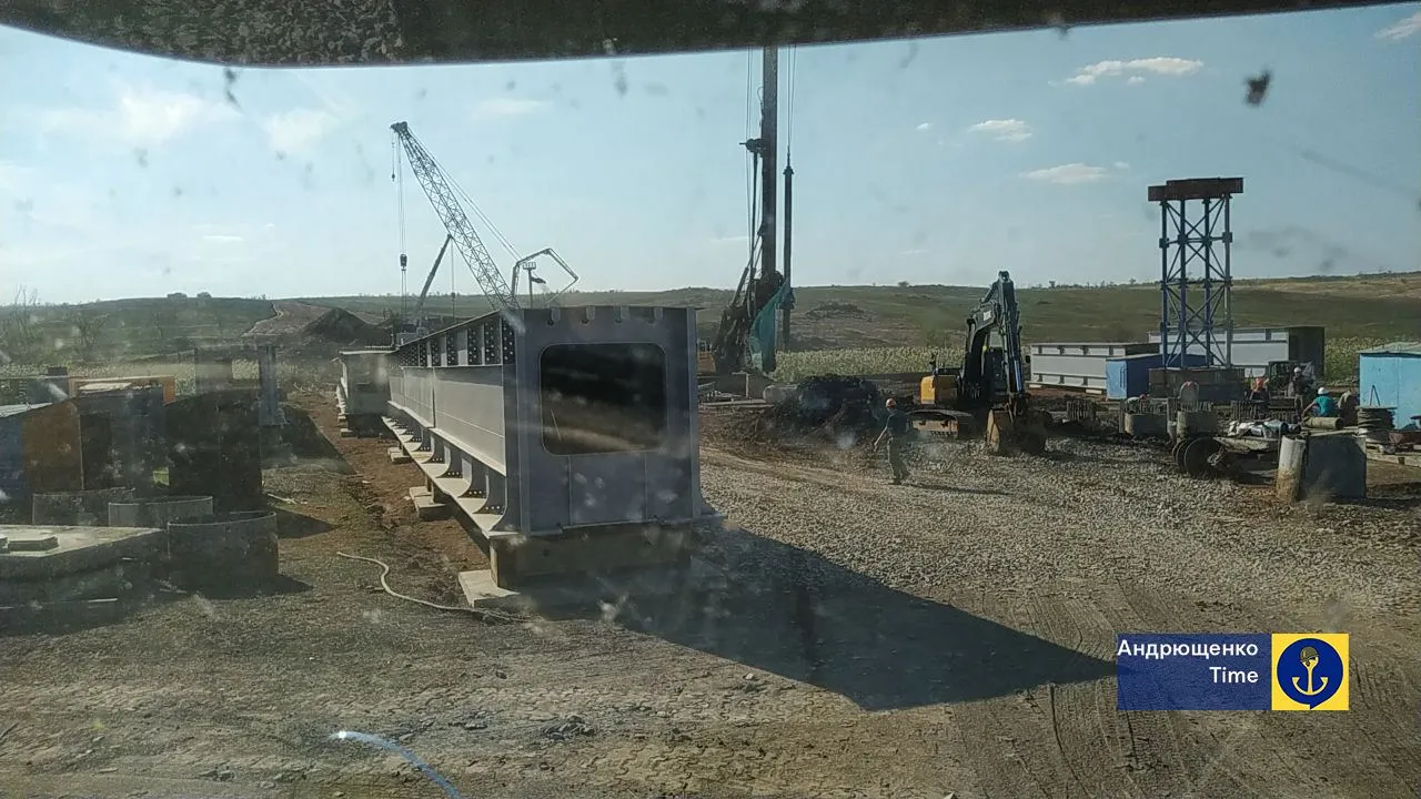 Строительство железнодорожного моста под Мариуполем