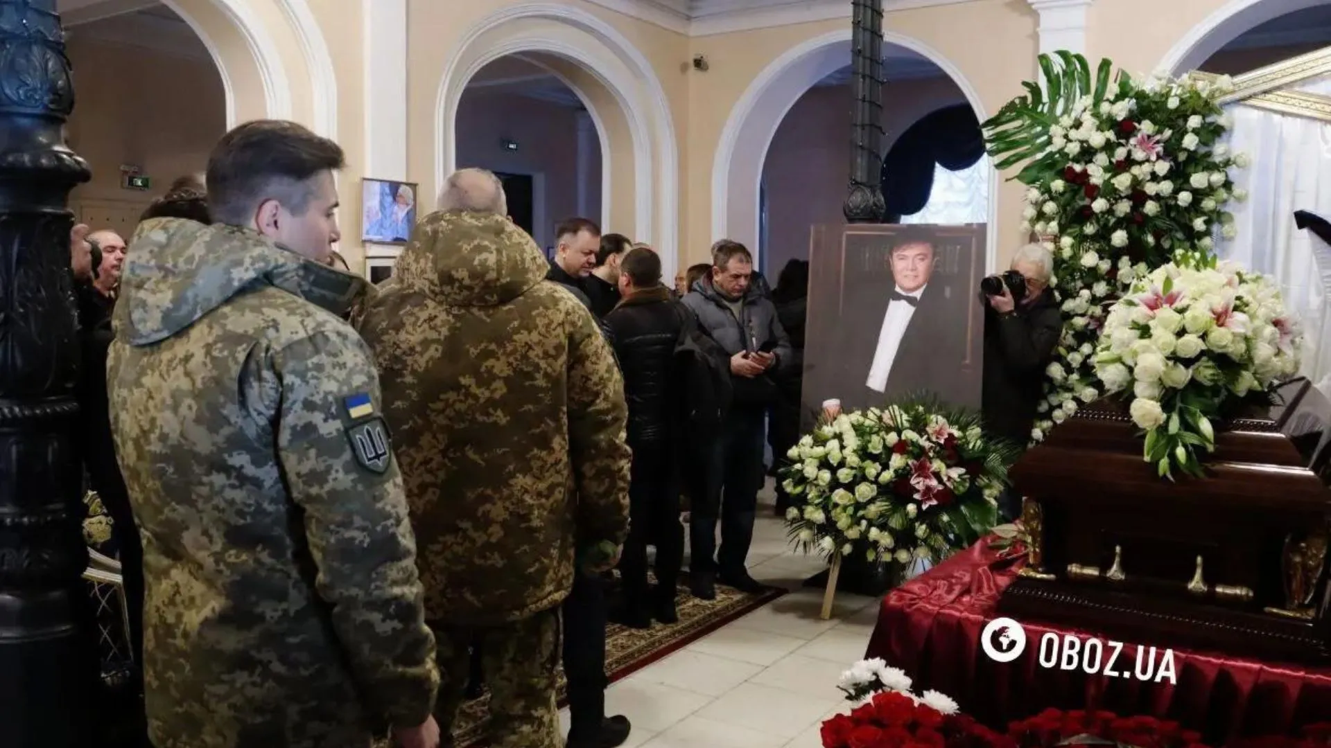 Военные пришли на прощание с Виталием Белоножком