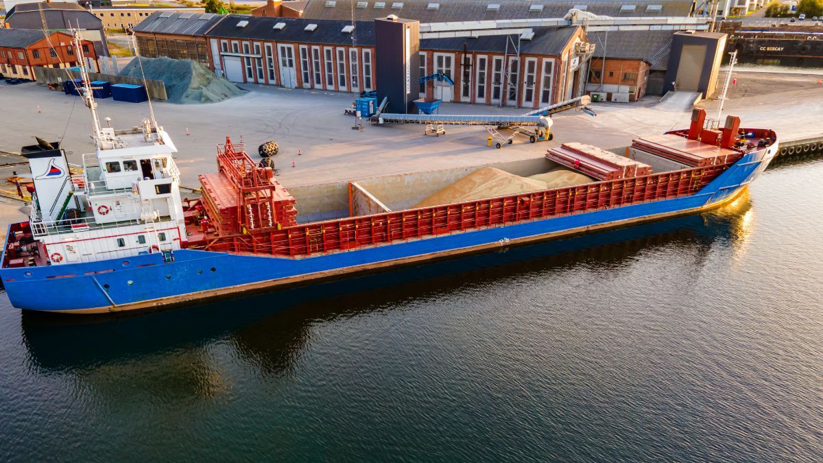 Порт с зерном. Фото иллюстративное Порт с зерном. Фото иллюстративное