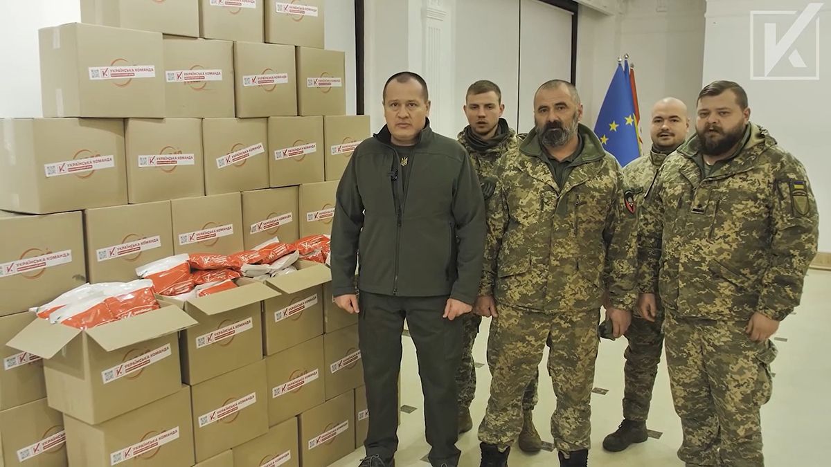 Українська команда передала 72 бригаді понад тисячу обігрівальних наборів - 24 Канал