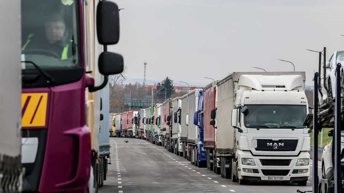 Польські перевізники припинили блокаду двох пунктів пропуску з Україною - 24 Канал