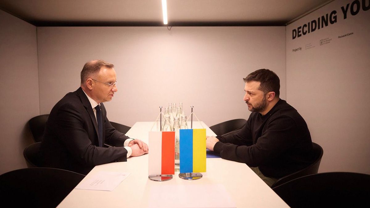 Зеленський і Дуда зустрілися в Давосі 16 січня Зеленський і Дуда зустрілися в Давосі 16 січня