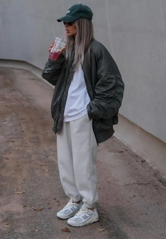 Верхній одяг, який добре поєднується зі спортивними штанами Верхній одяг, який добре поєднується зі спортивними штанами