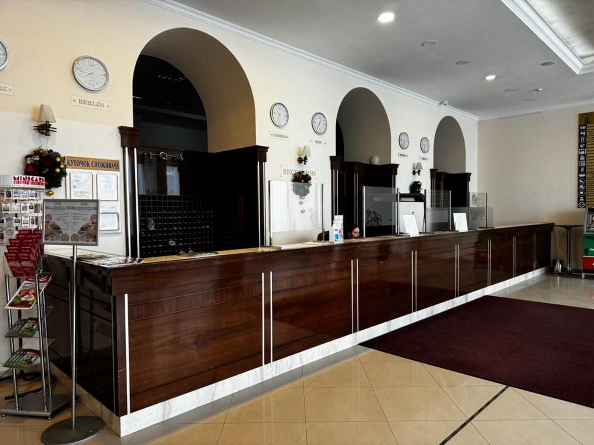 Отель "Украина" продадут с аукциона Отель "Украина" продадут с аукциона