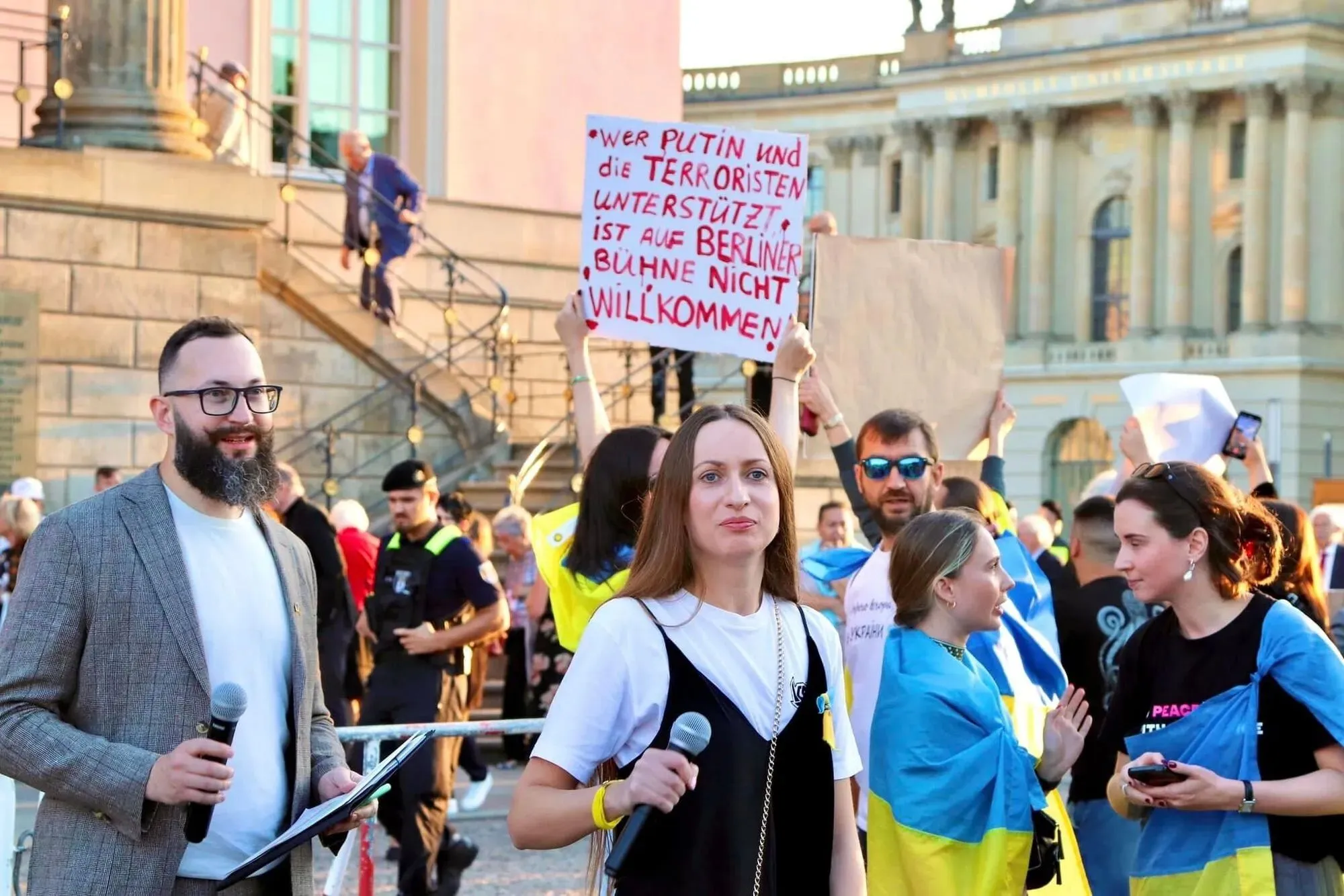 Українці вийшли проти Нетребко