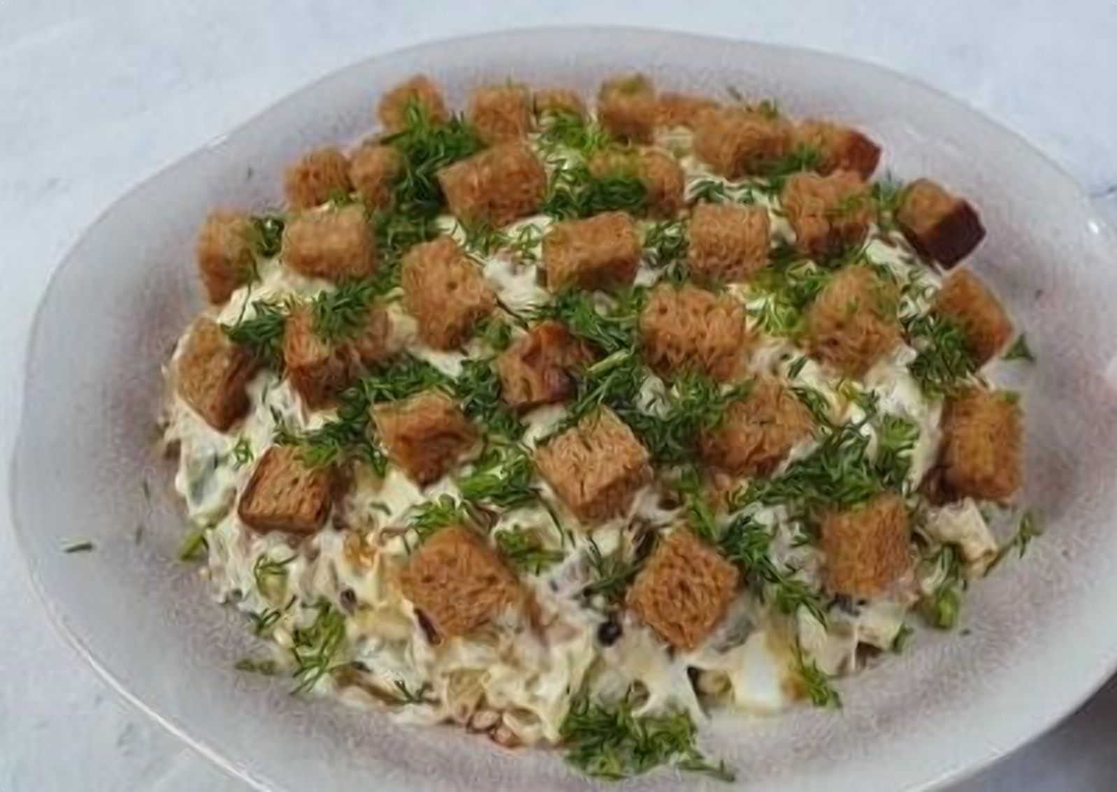 Салат со шпротами: рецепт