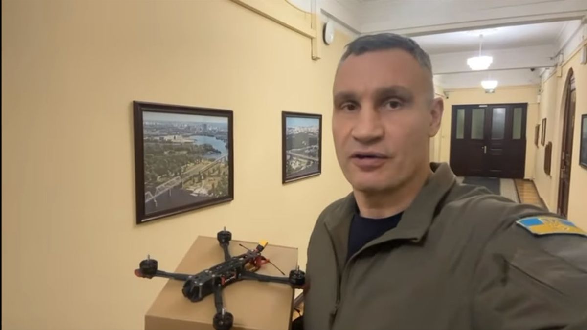Кличко передал партию дронов спецназовцам Президентской бригады