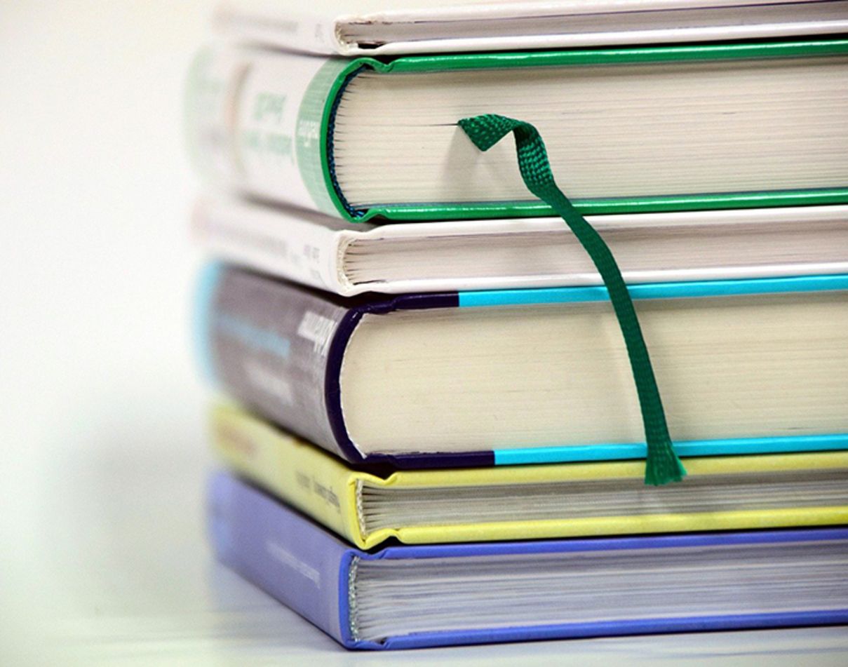 Підручники і посібники - в Україні змінять експертизу перевірки навчальних книг