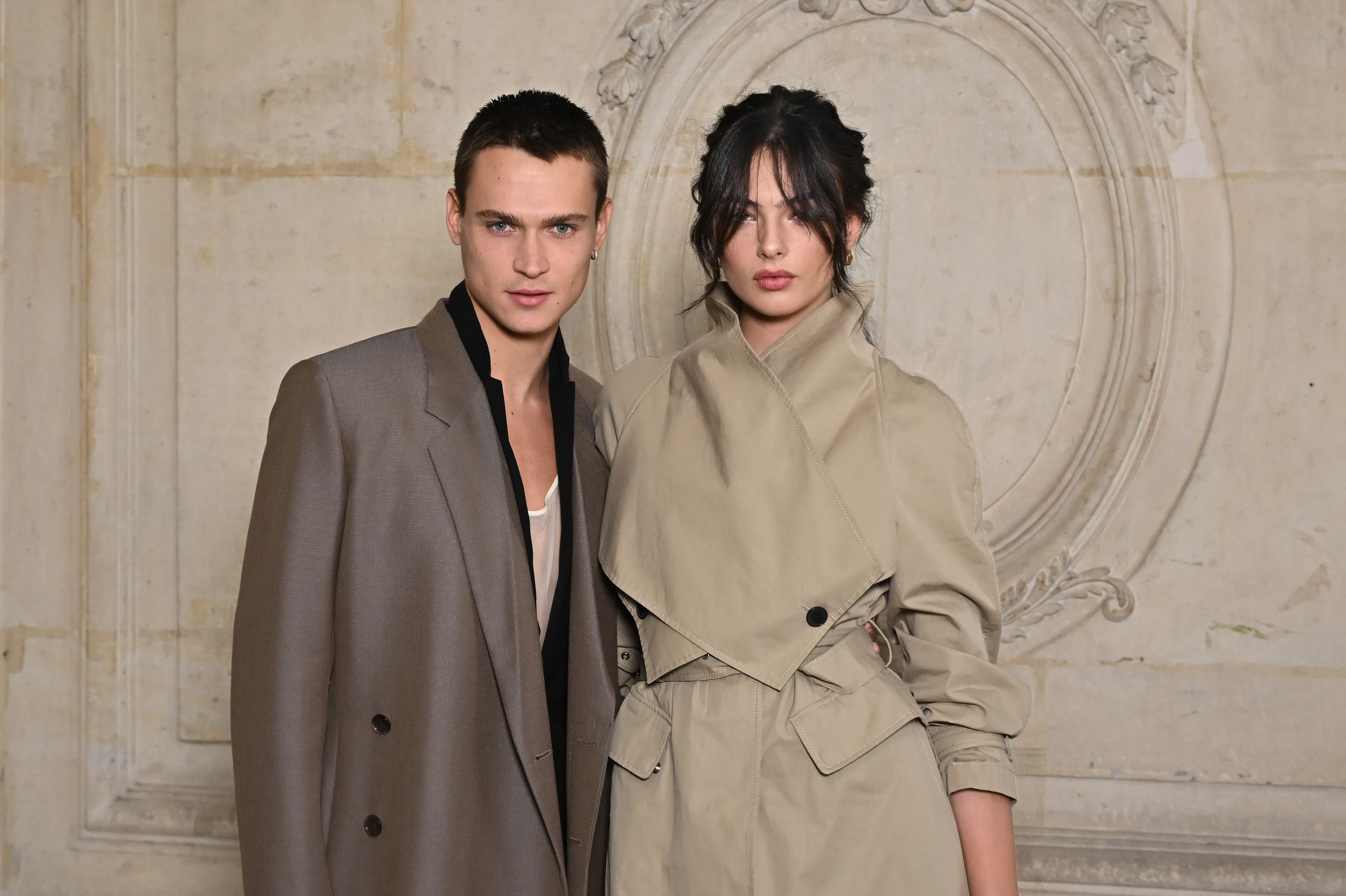 Дева Кассель с Саулом Нанни на показе Dior / Getty Images