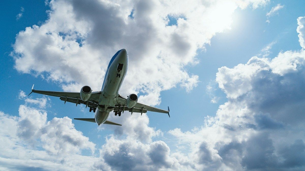 Почему двери самолета Boeing 737 оторвались прямо в полете Почему двери самолета Boeing 737 оторвались прямо в полете