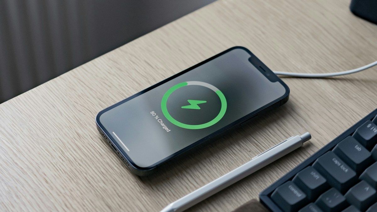 Новая литиевая батарея сможет заряжаться за пять минут благодаря новому сплаву Новая литиевая батарея сможет заряжаться за пять минут благодаря новому сплаву