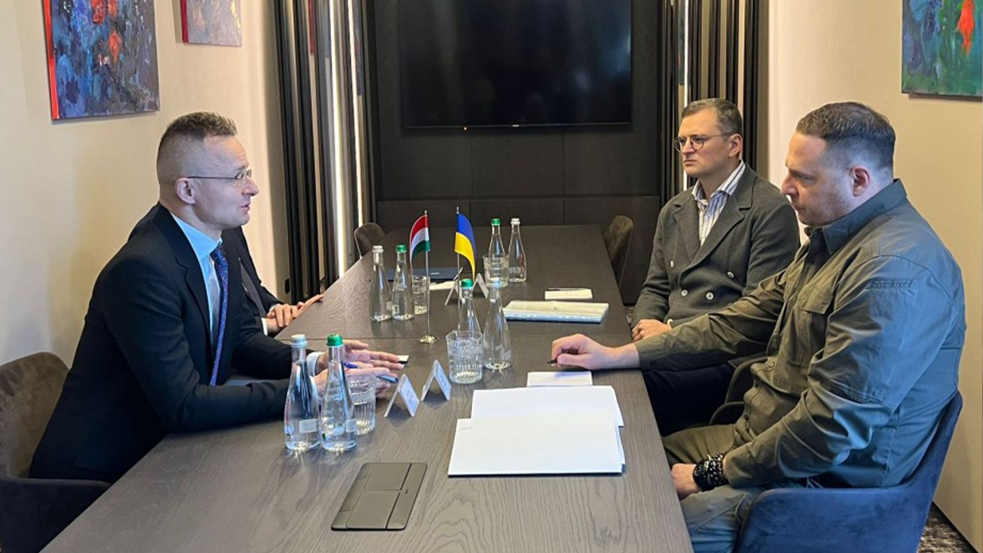 Головне з брифінгу Кулеби, Єрмака і Сіярто Головне з брифінгу Кулеби, Єрмака і Сіярто