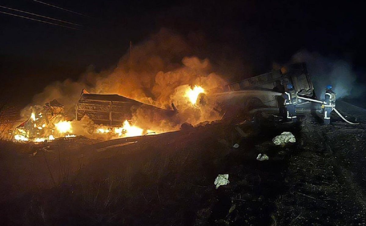 Обломки "Шахеда" упали на грузовик в Николаевской области: авто загорелось, у водителя травма головы - 24 Канал Обломки "Шахеда" упали на грузовик в Николаевской области: авто загорелось, у водителя травма головы - 24 Канал