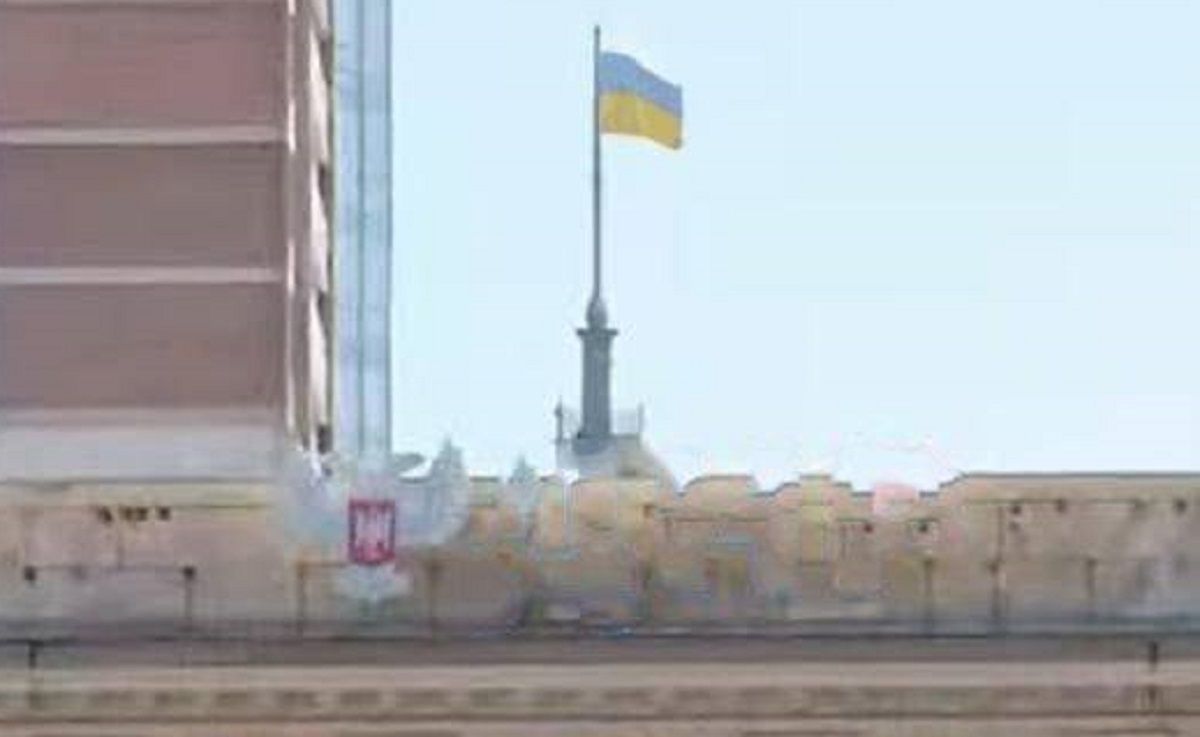   В Донецке партизаны подняли украинский флаг