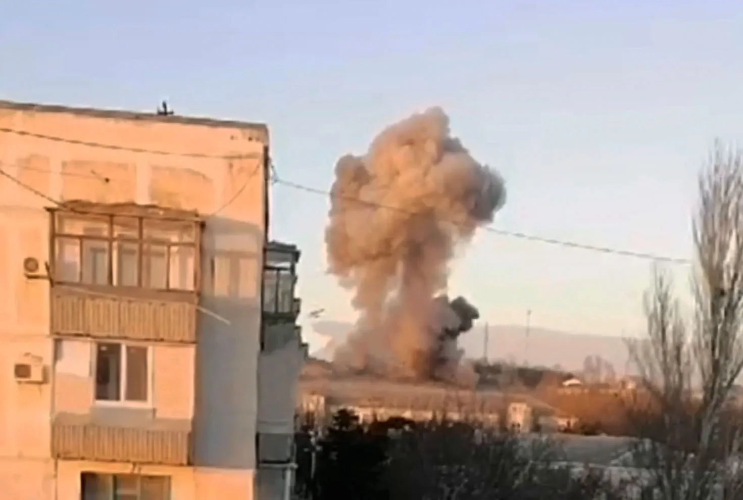 Последствия взрывов в районе аэродрома Бельбек в оккупированном Крыму