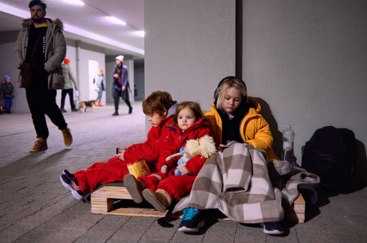 Дети в укрытии - правительство ограничило пребывание посторонних в укрытиях