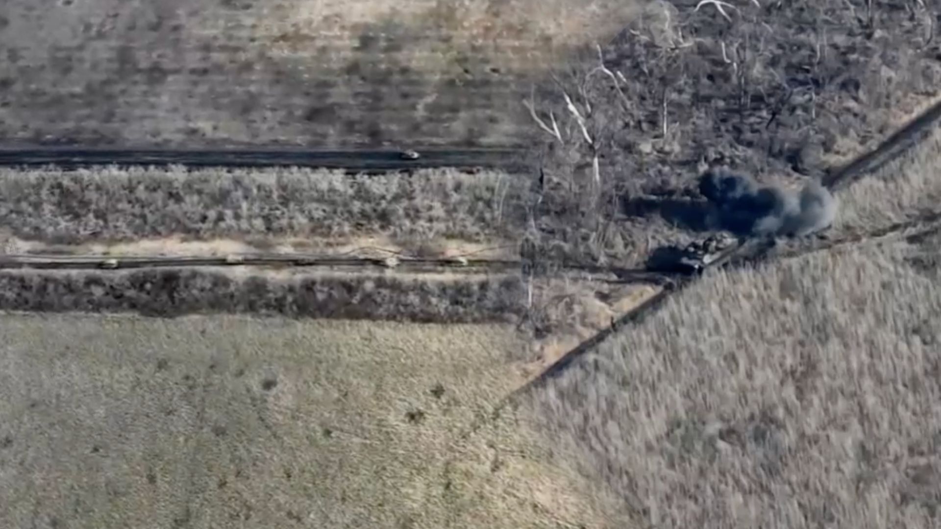 Наши военные эффективно уничтожили колонну врага Наши военные эффективно уничтожили колонну врага