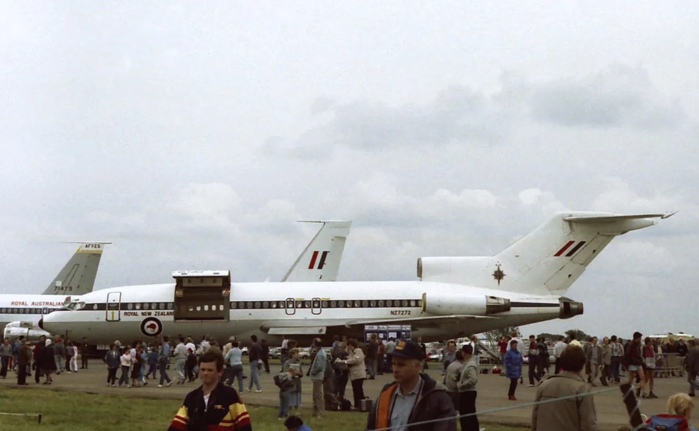 Boeing 727 NZ7272 ВПС Нової Зеландії у 1987 році Boeing 727 NZ7272 ВПС Нової Зеландії у 1987 році