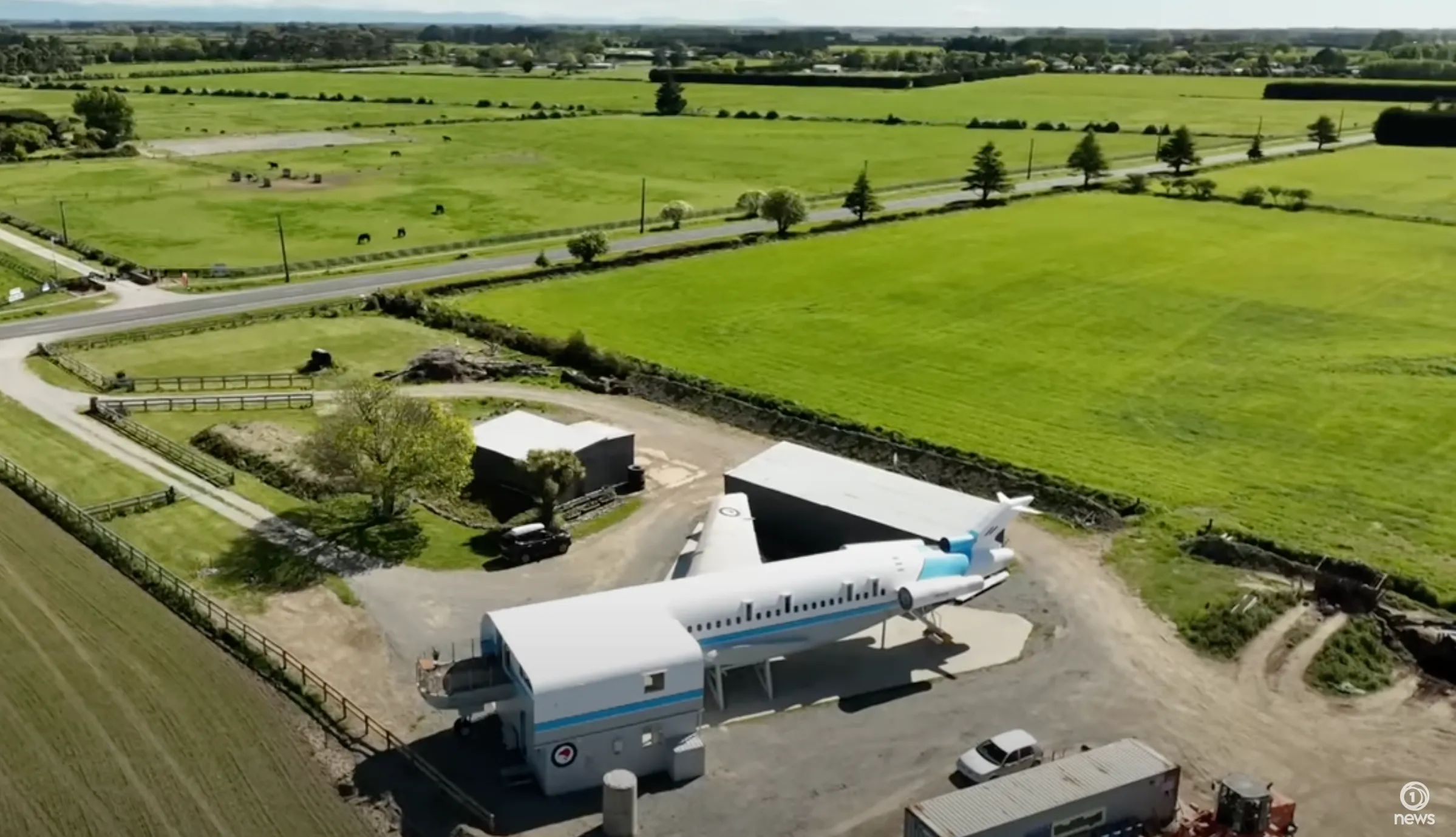 Неймовірна історія перетворення списаного літака на заміський будинок Неймовірна історія перетворення списаного літака на заміський будинок