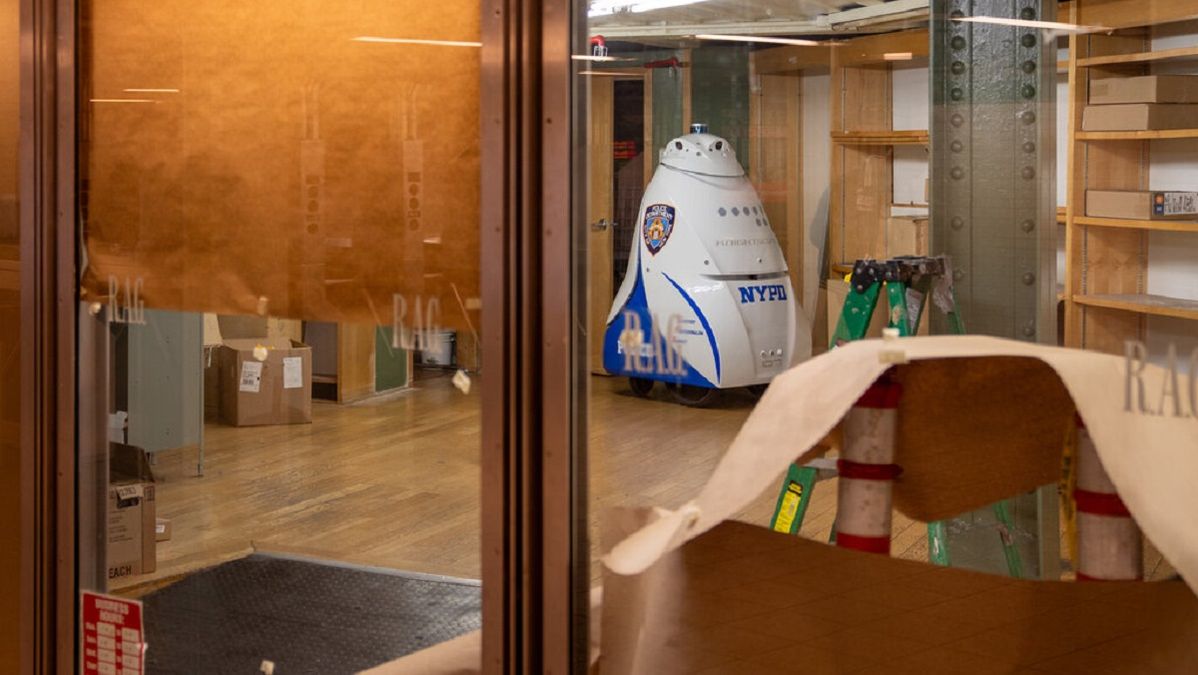 A failed experiment: The New York Police Department fired a recently hired robot A failed experiment: The New York Police Department fired a recently hired robot