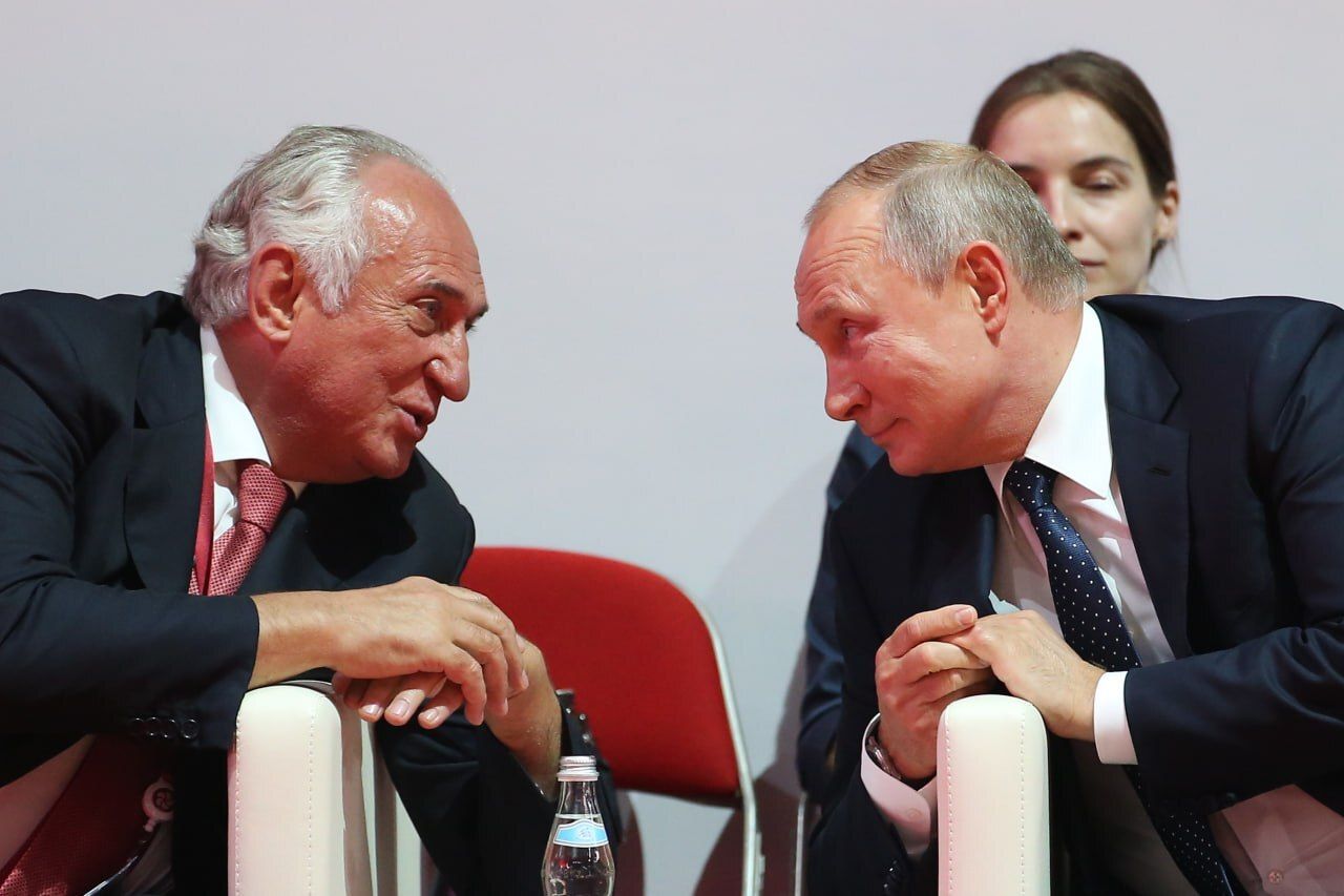 Анисимов лишился российского гражданства Анисимов лишился российского гражданства