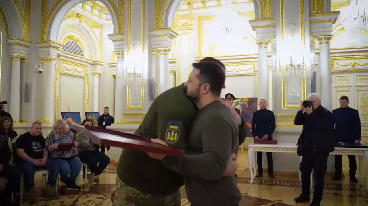 Зеленський нагородив Залужного та Буданова Зеленський нагородив Залужного та Буданова