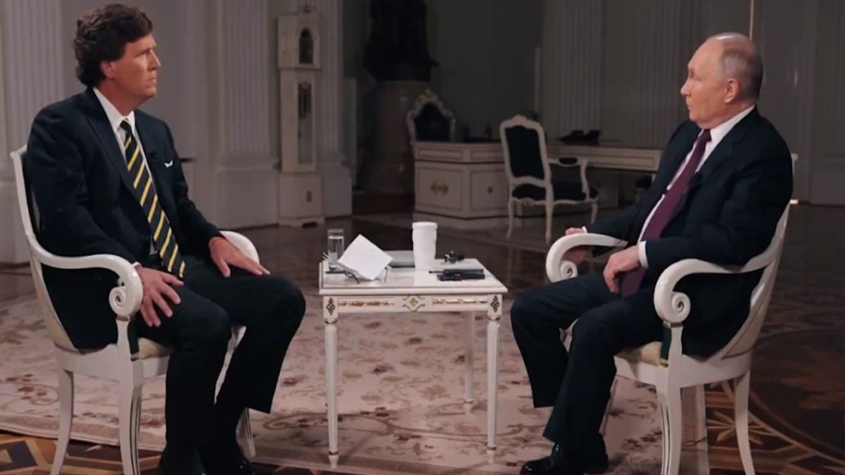 Путин показал Такеру Карлсону письма Хмельницкого и врал об истории Украины