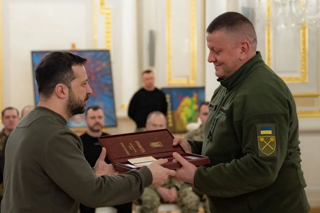 Зеленський нагородив Залужного