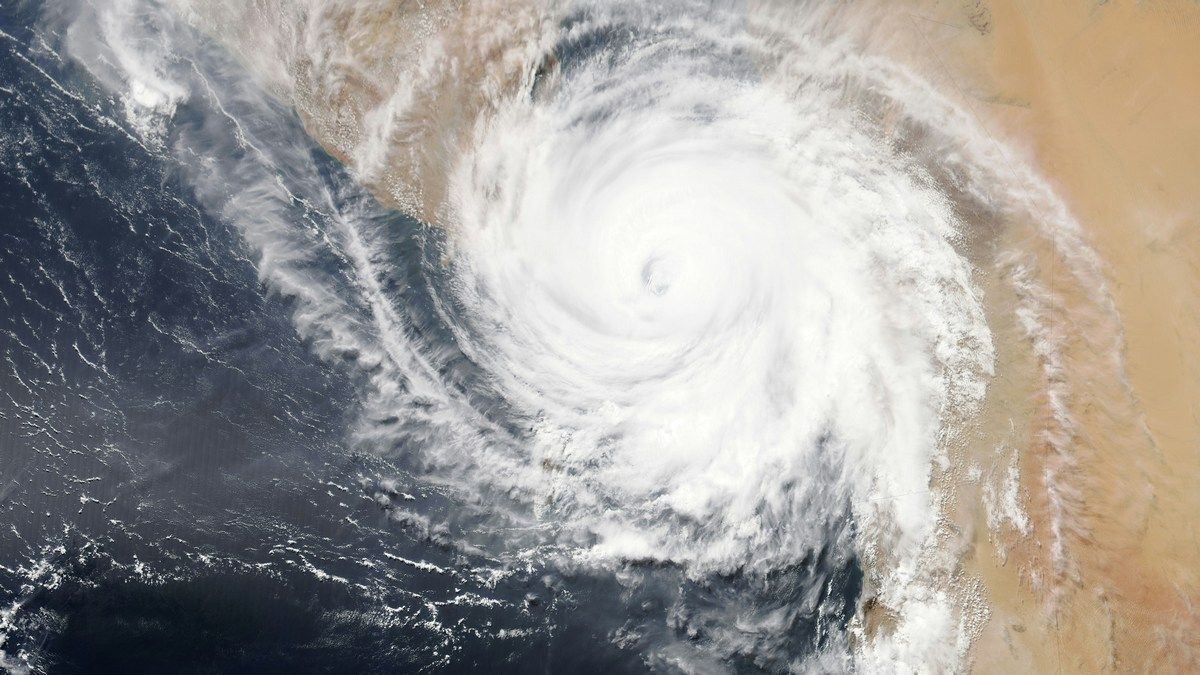 Земные ураганы обогнали нашу классификацию, превзойдя самые сильные штормы