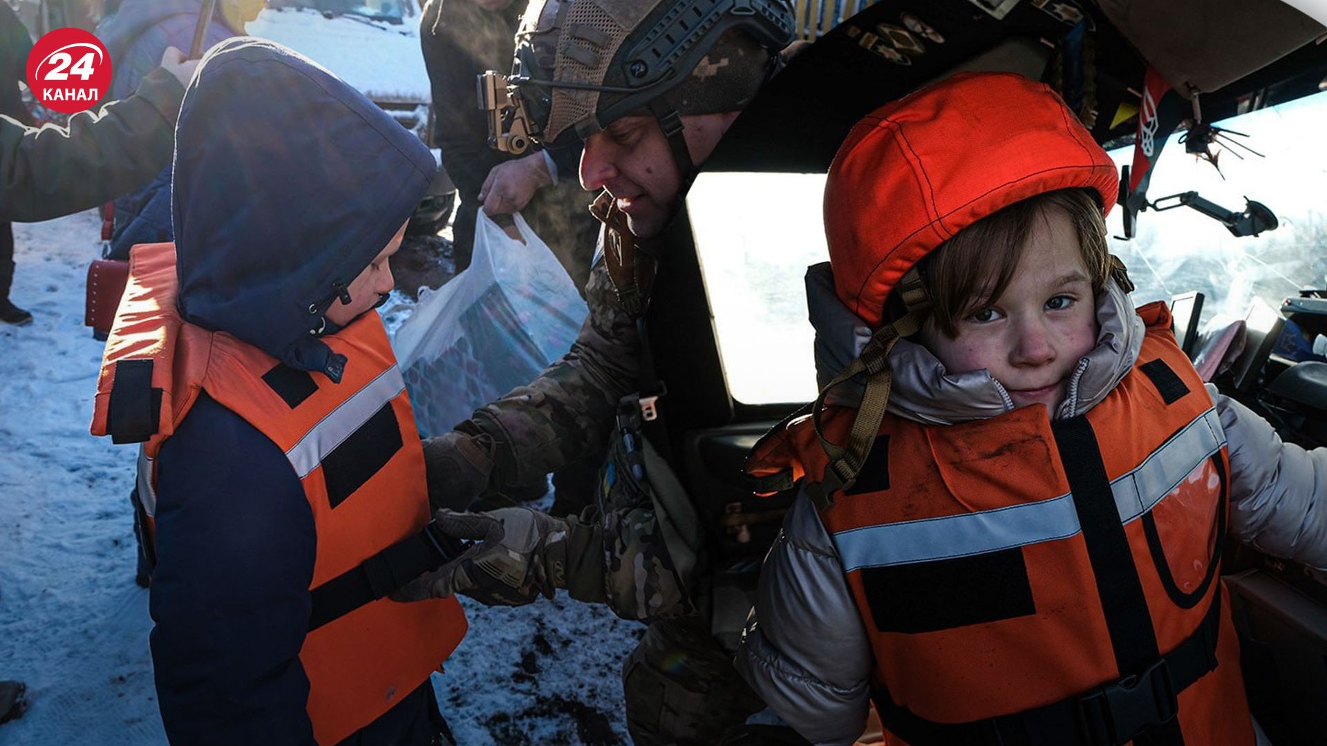 Белые ангелы эвакуировали семью из прифронтового села Белые ангелы эвакуировали семью из прифронтового села