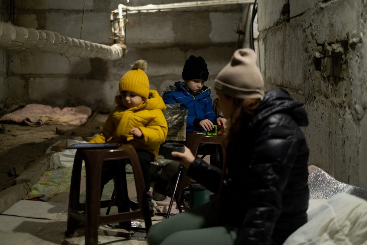 Образование во время войны - сколько учеников в Украине хотят переехать за границу