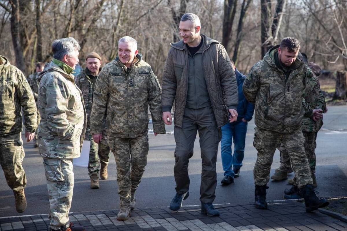 Кличко зустрівся з бійцями, які вирушають на схід України