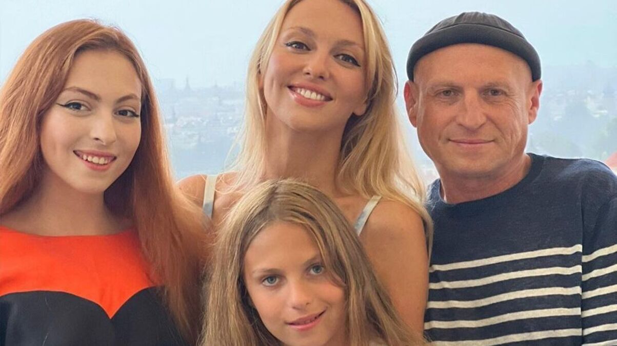 Оля Полякова з сім'єю