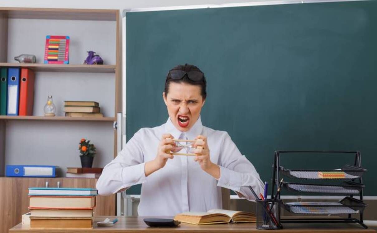 Покарання за булінг і колабораціонізм - як пропонують карати вчителів в Україні Покарання за булінг і колабораціонізм - як пропонують карати вчителів в Україні