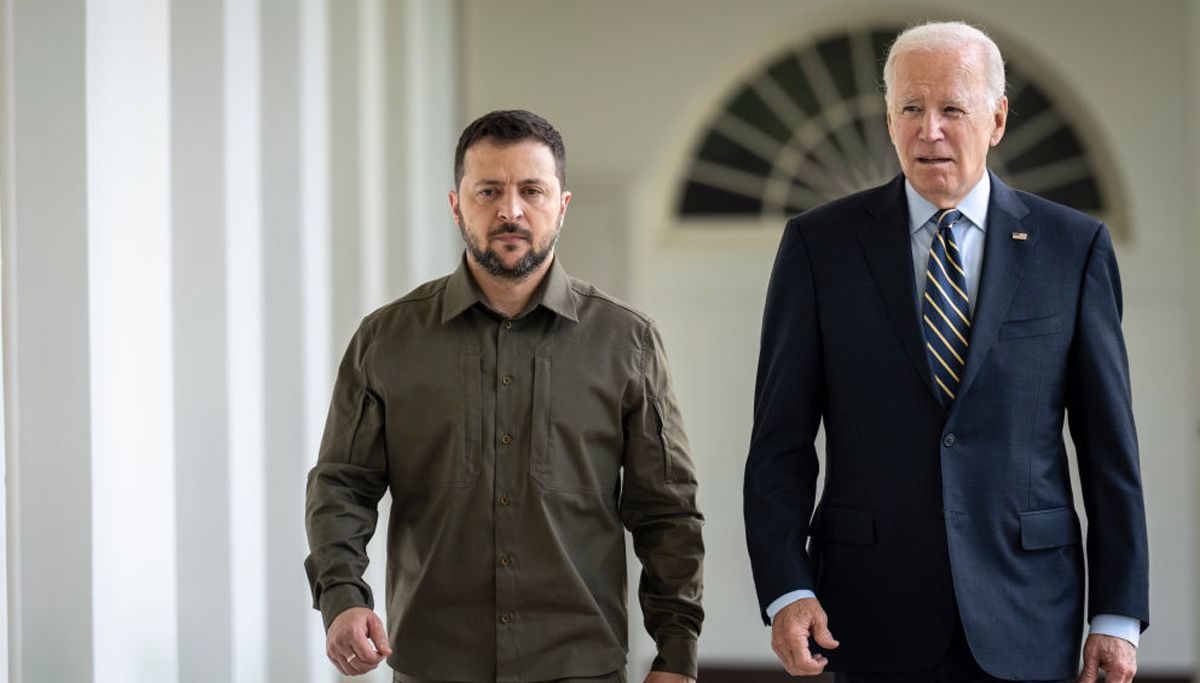 Зеленский поговорил с Байденом по телефону Зеленский поговорил с Байденом по телефону