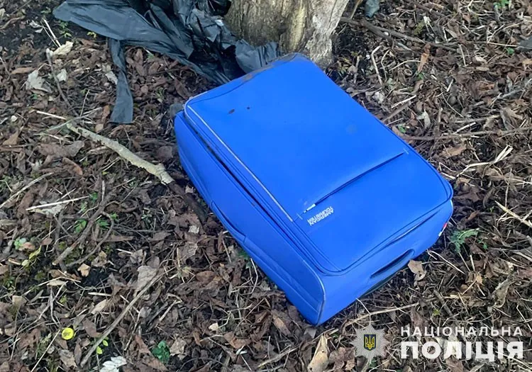 У парку Тернополя Сопільче діти знайшли валізу з трупом жінки всередині