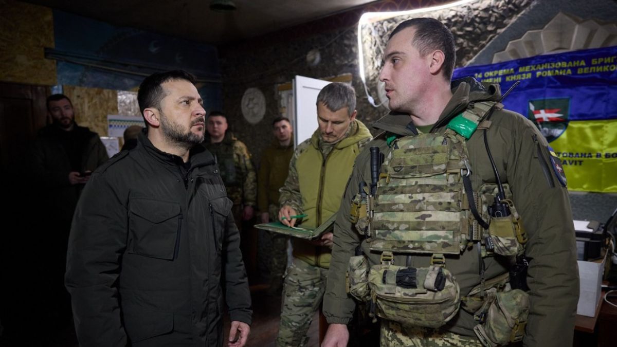 Зеленский посетил передовые позиции украинских войск на Купянском направлении - 24 Канал