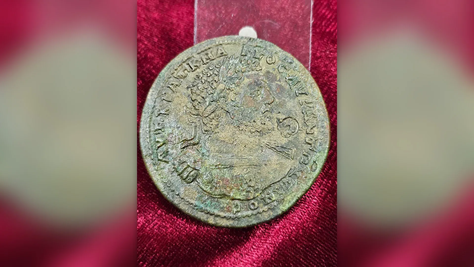Бронзовий медальйон із зображенням римського імператора Каракалли