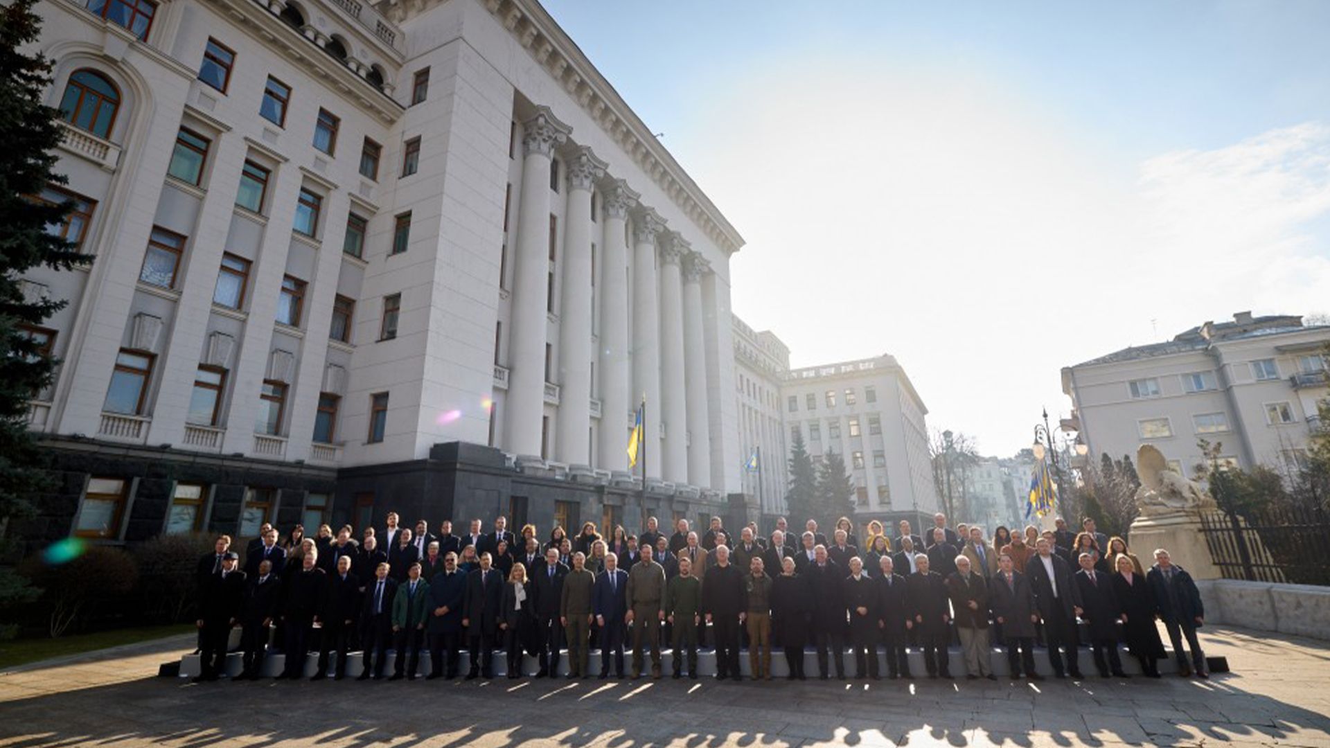 Зеленский опубликовал фото с диппредставителями других государств в Украине