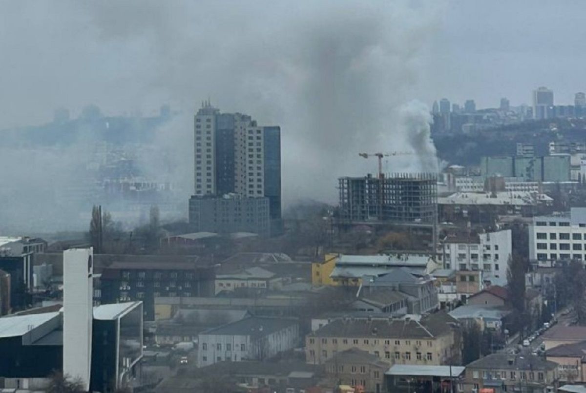 В Подольском районе Киева горят склады - 24 Канал