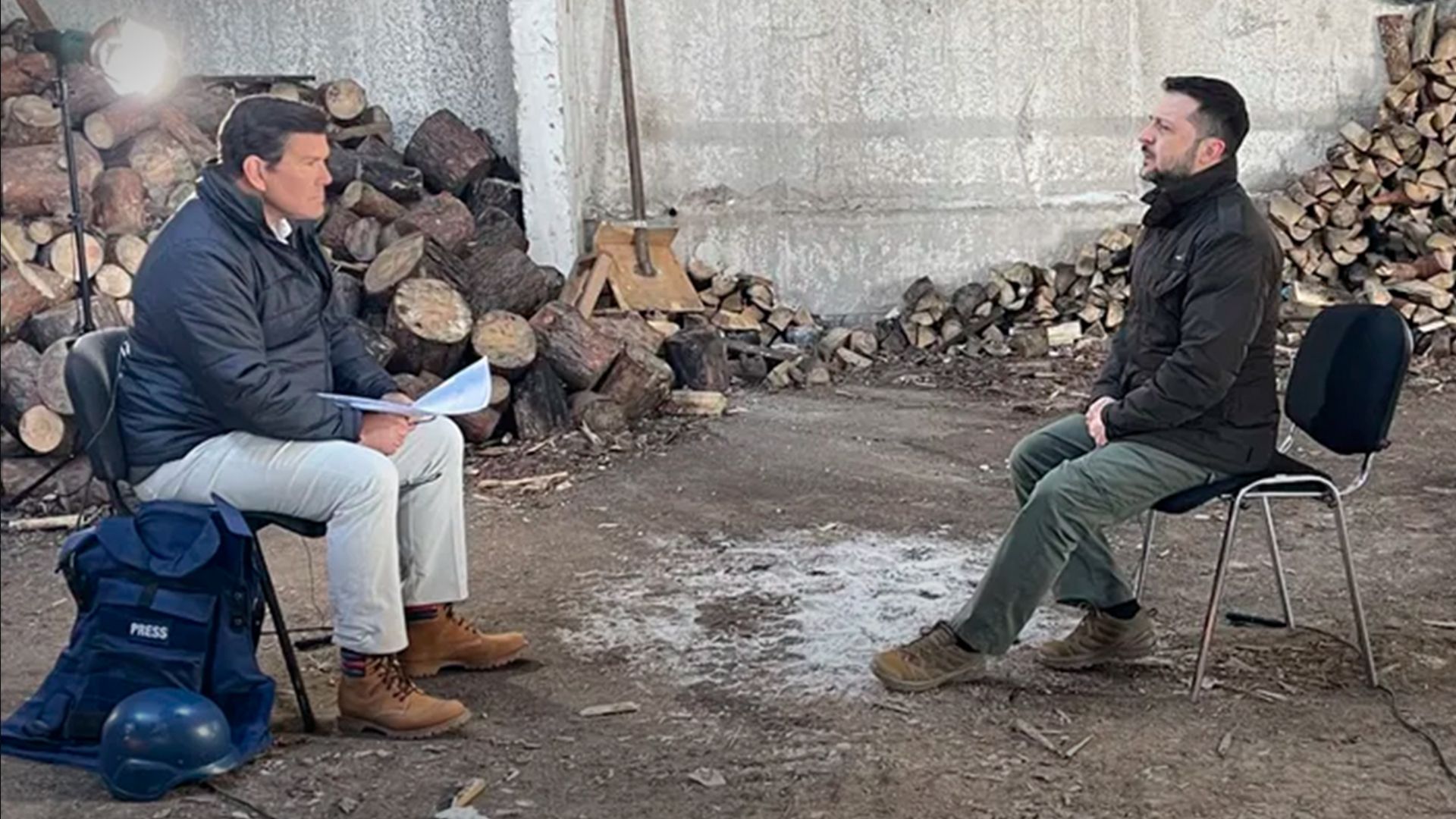 Зеленский дал интервью неподалеку от линии фронта - 24 Канал Зеленский дал интервью неподалеку от линии фронта - 24 Канал