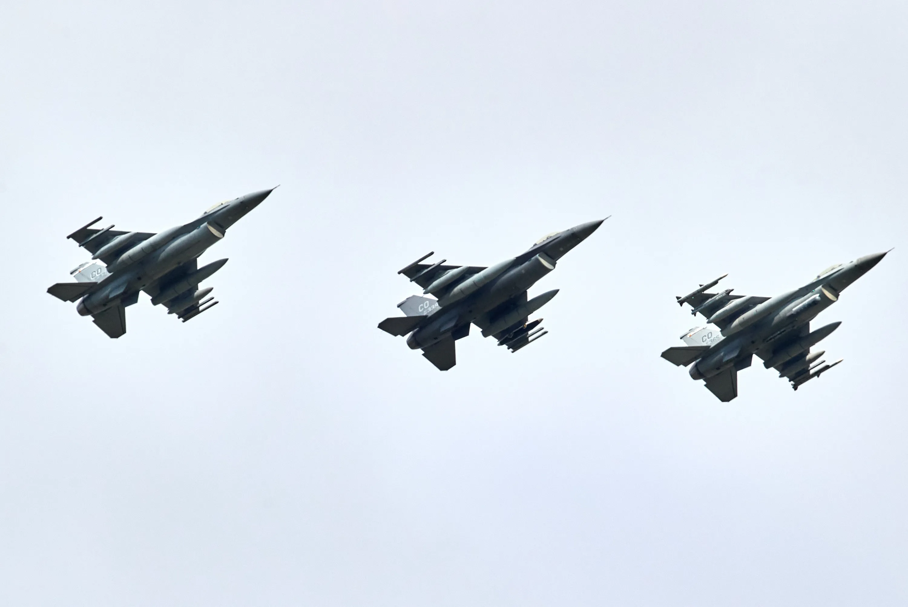 F-16 в небе F-16 в небе