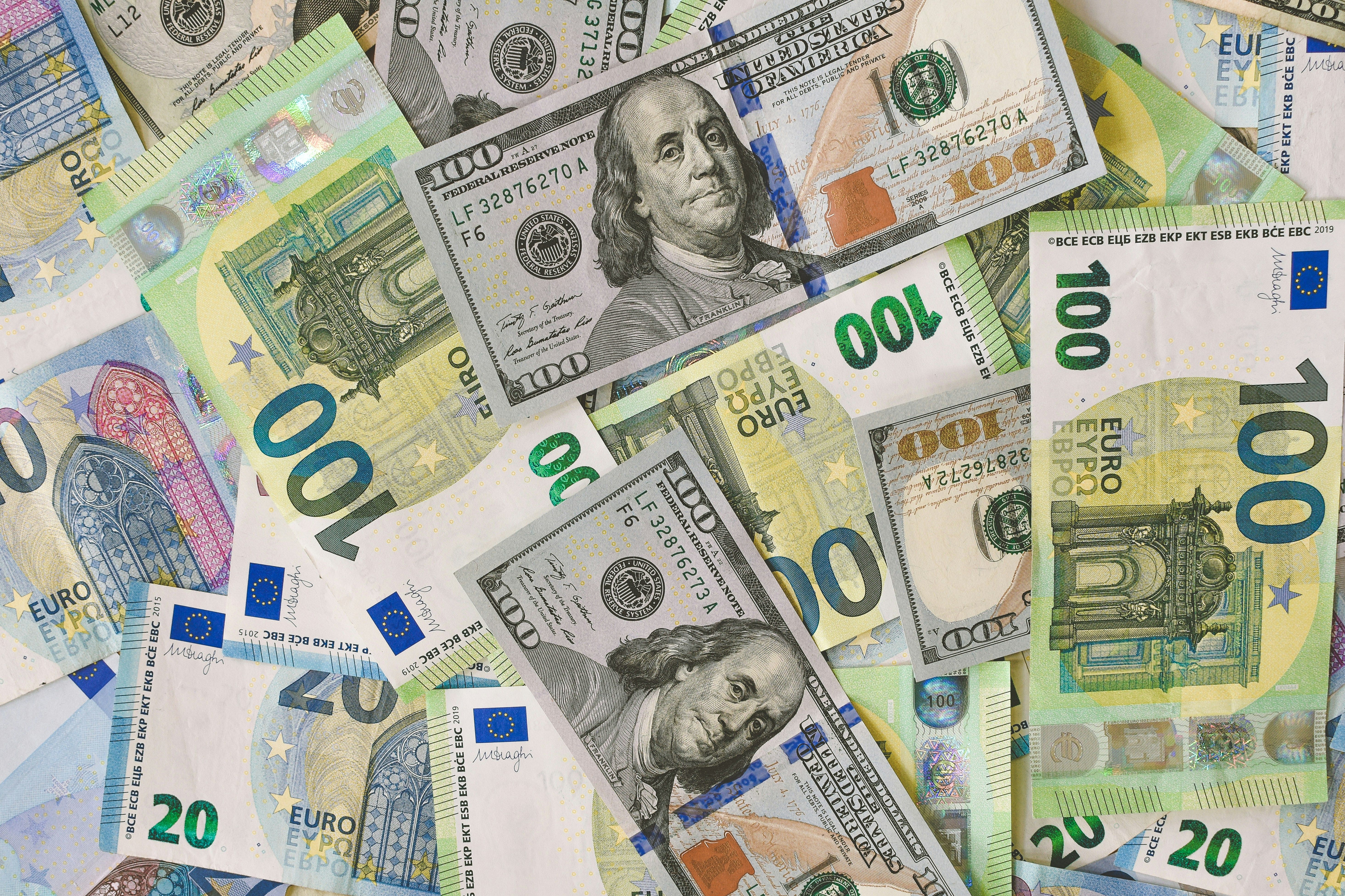 Долар різко подешевшав - де валюта коштує найменше - який курс євро 