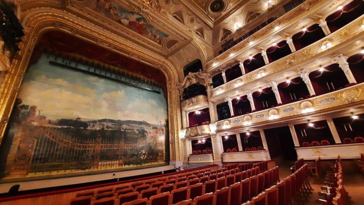 Зал или зала - как правильно назвать это помещение на украинском языке Зал или зала - как правильно назвать это помещение на украинском языке