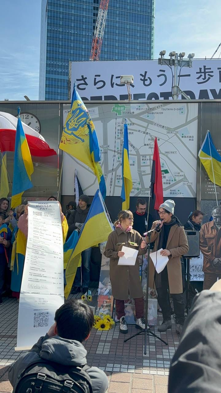 Учасники акції Make Russia Pay