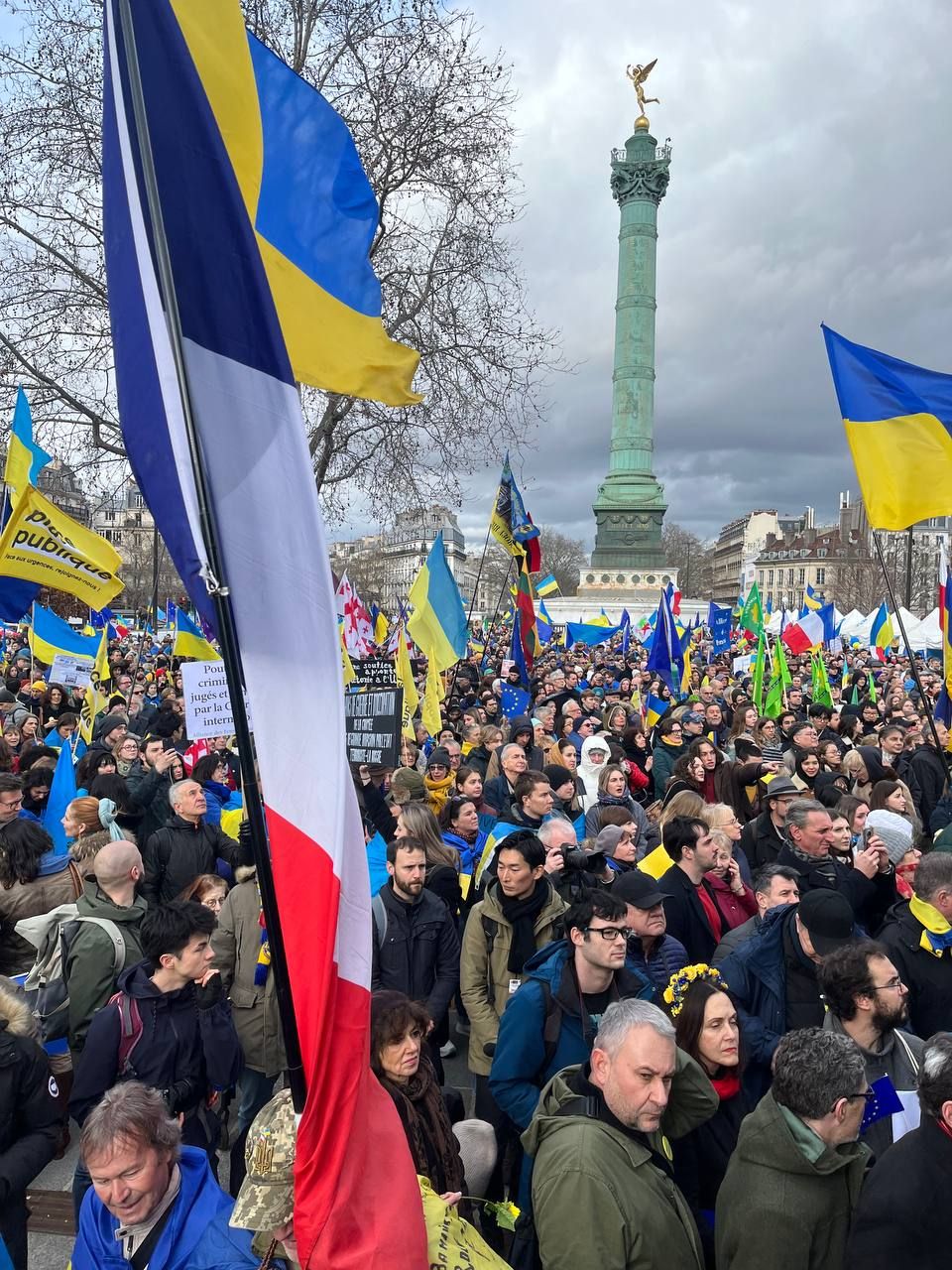 Учасники акції Make Russia Pay